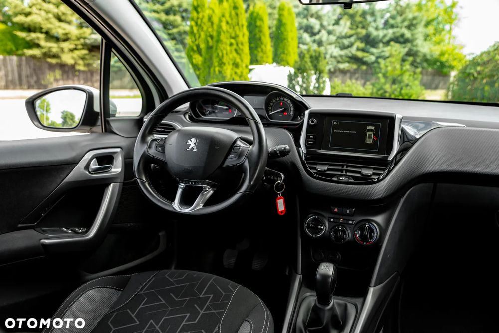 Peugeot 2008 1.6 BlueHDi Allure S&S - 24