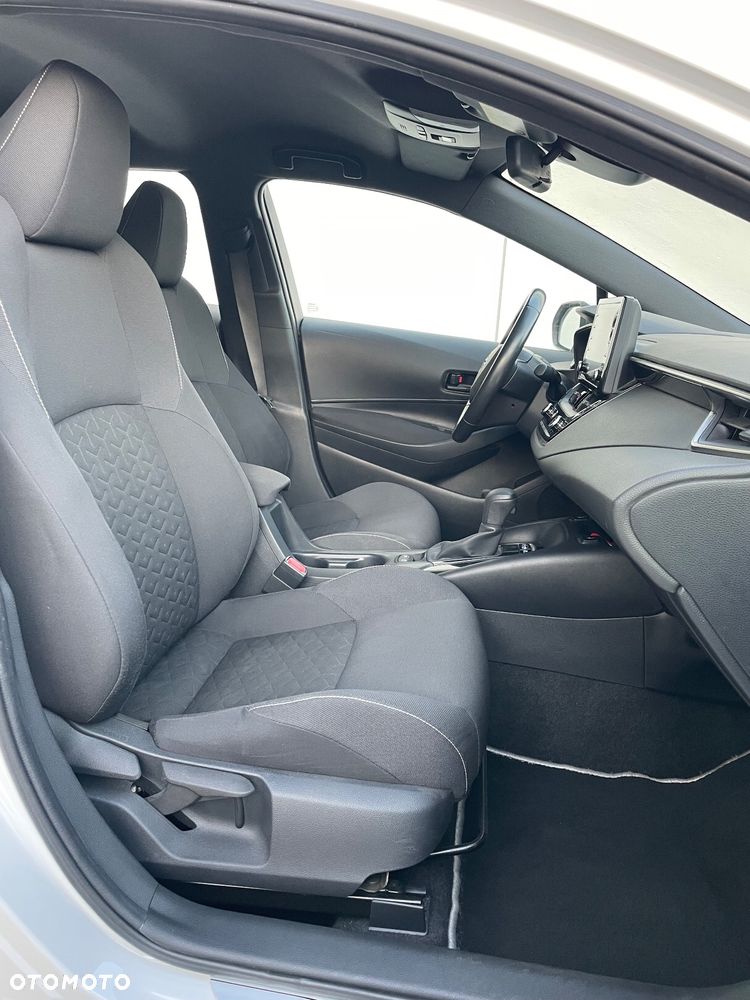 Toyota Corolla 1.8 Hybrid Business Edition - 32