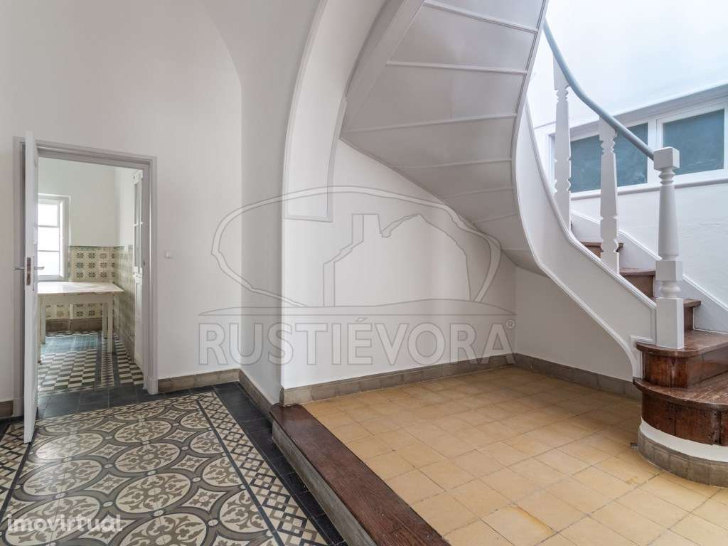 Moradia T4 + 1 com terraço no Centro Histórico de Évora | Arrendamento - Grande imagem: 4/32