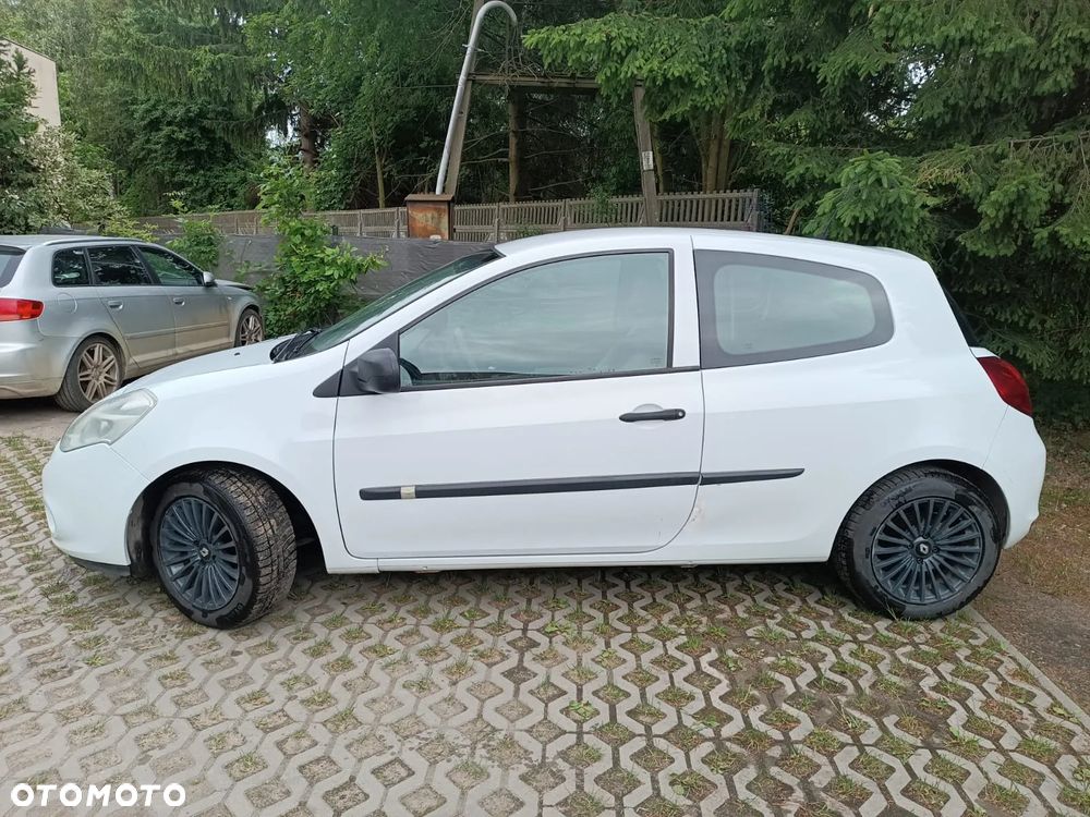 Renault CLIO - 13