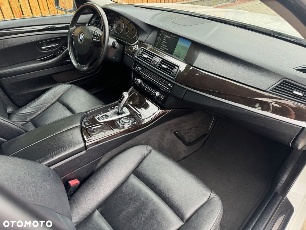 BMW Seria 5 535i xDrive - 13