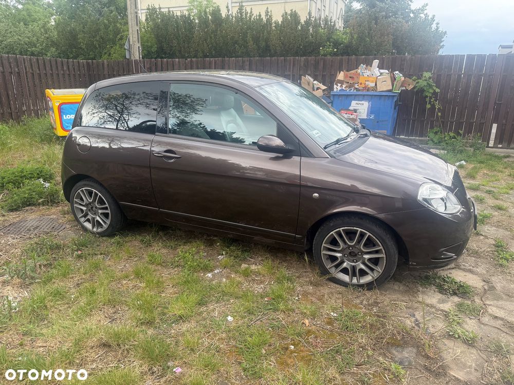 Lancia Ypsilon 1.4 16V Versus (4 os.) - 2