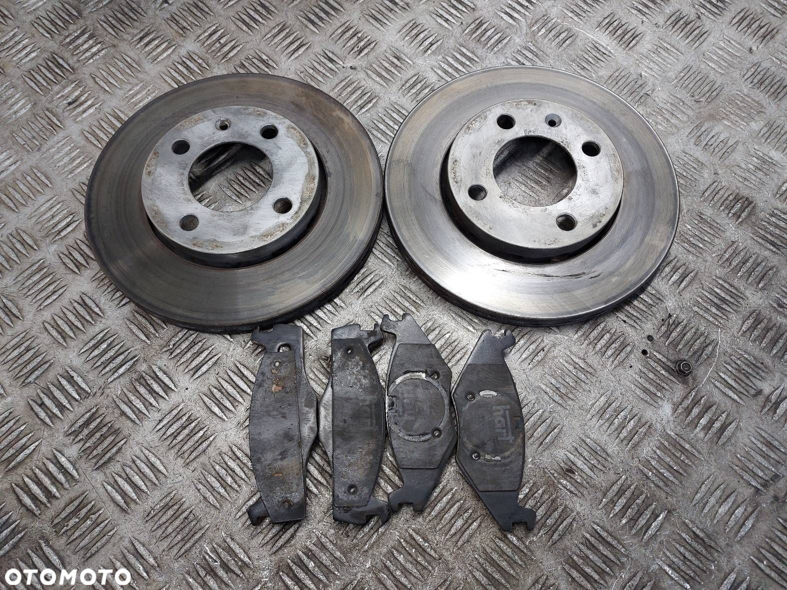 TARCZE HAMULCOWE PRZÓD + KLOCKI VOLKSWAGEN POLO III 1.0 8V 239 MM - 1