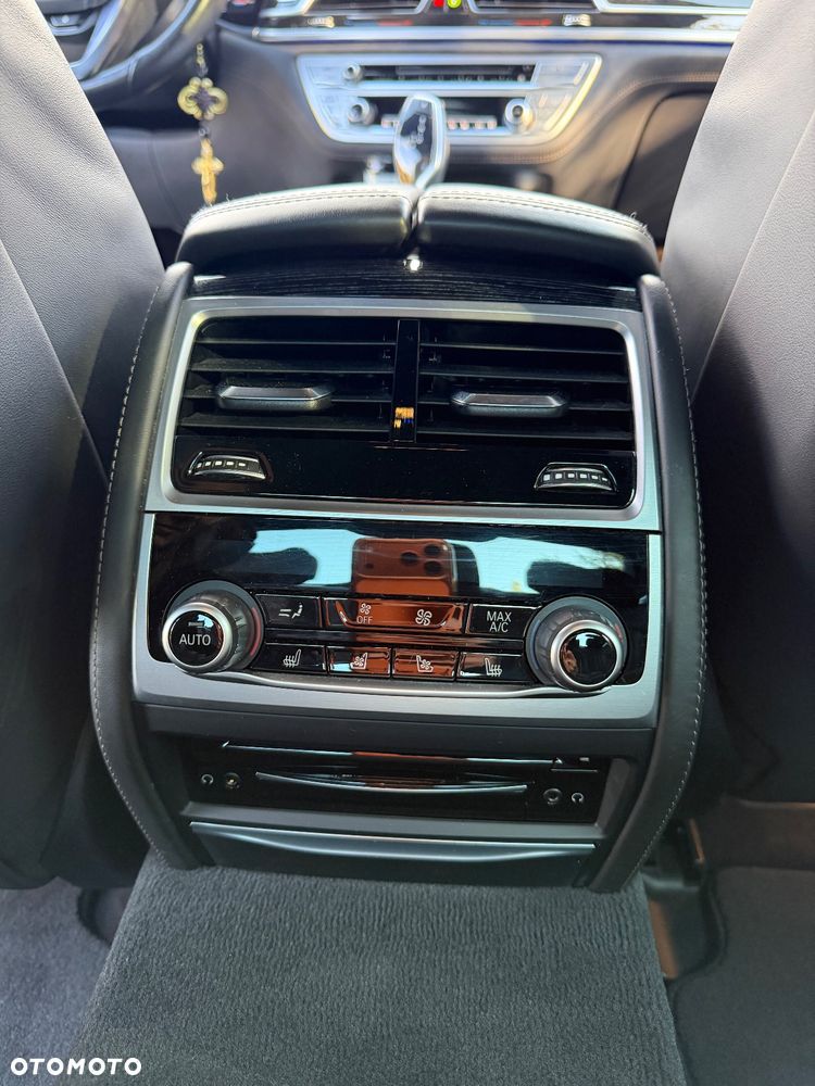 BMW Seria 7 730d xDrive - 32