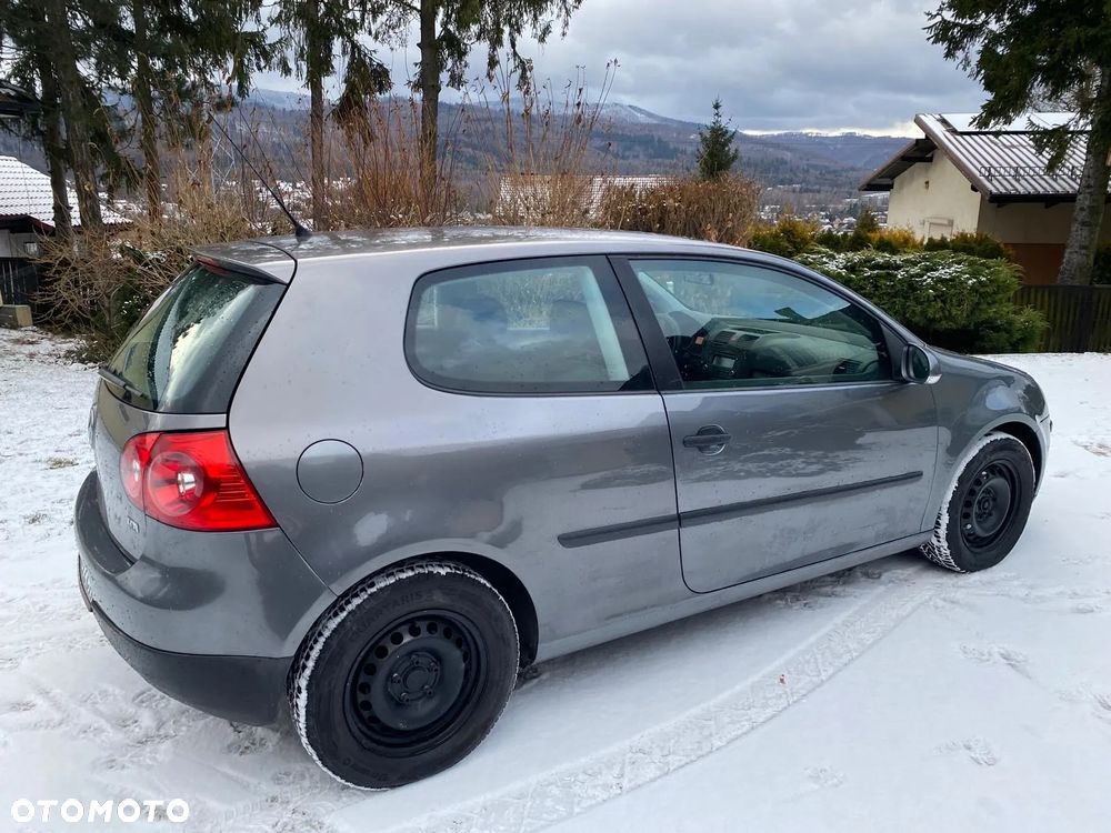 Volkswagen Golf 1.9 TDI Trendline DSG - 36
