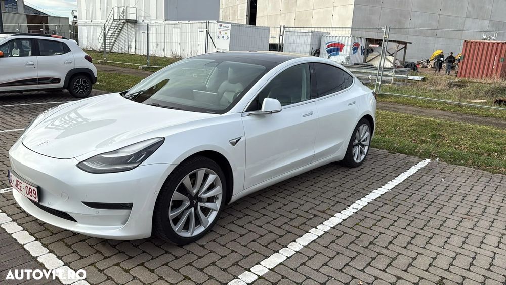 Tesla Model 3 - 1