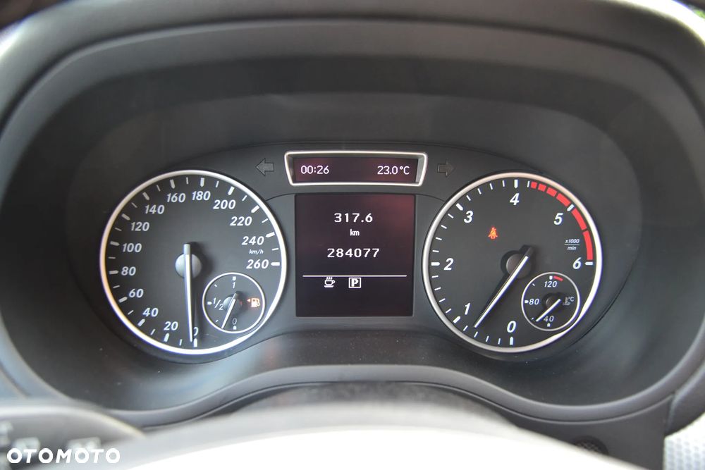 Mercedes-Benz Klasa B 180 CDI (BlueEFFICIENCY) - 39