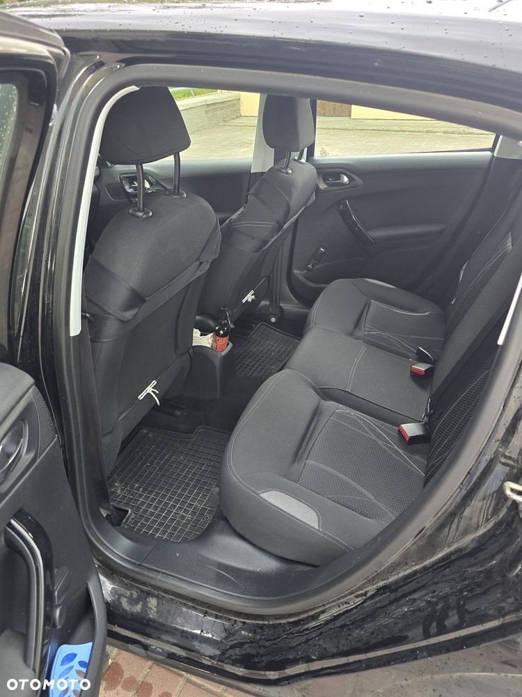 Peugeot 208 - 6