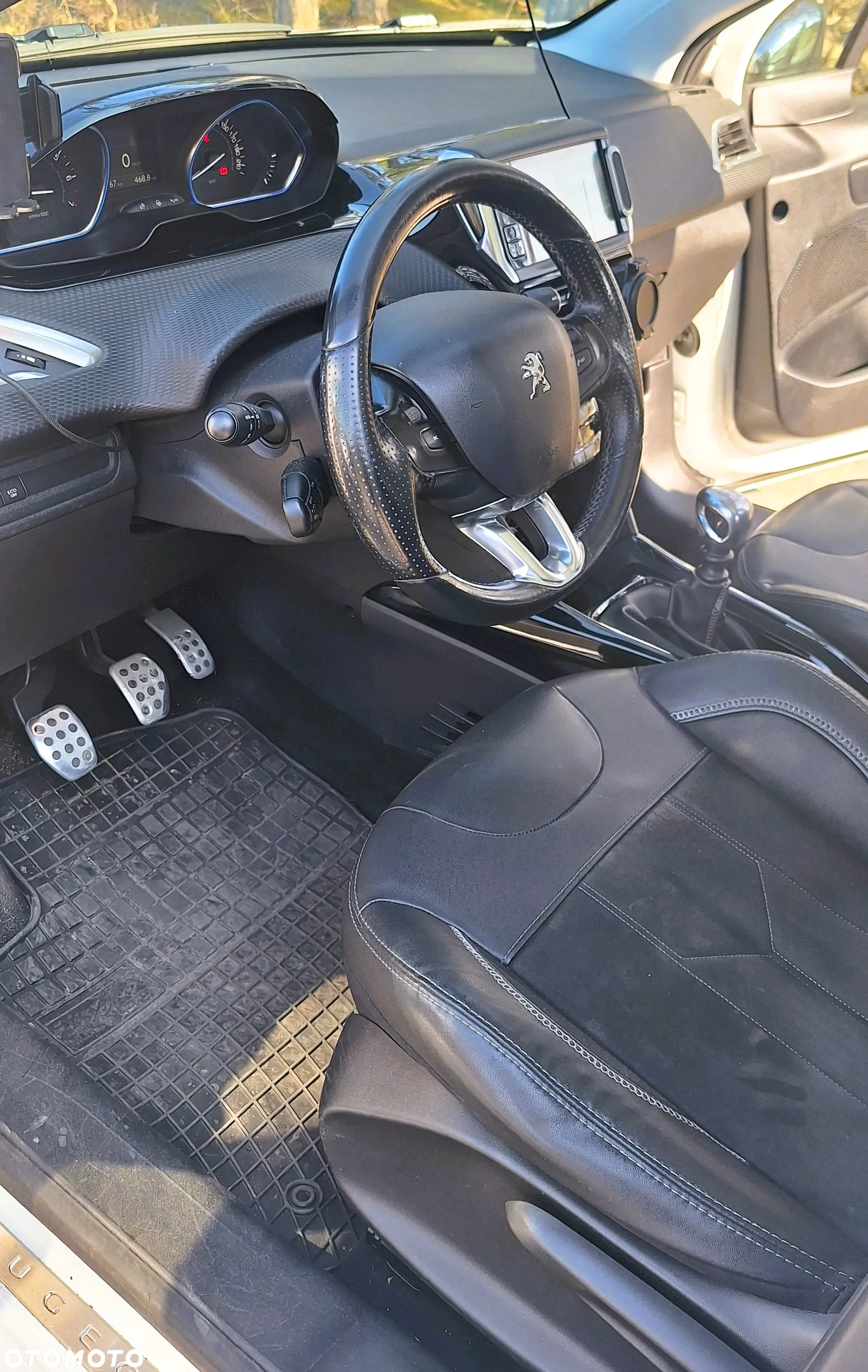 Peugeot 2008 1.2 Pure Tech Allure S&S - 22