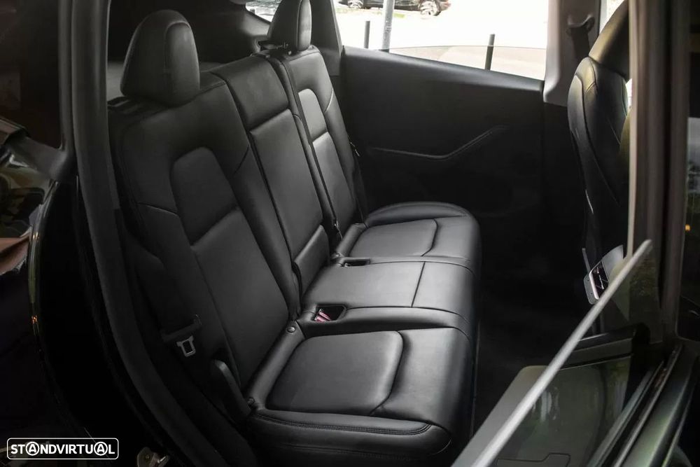 Tesla Model Y - 25