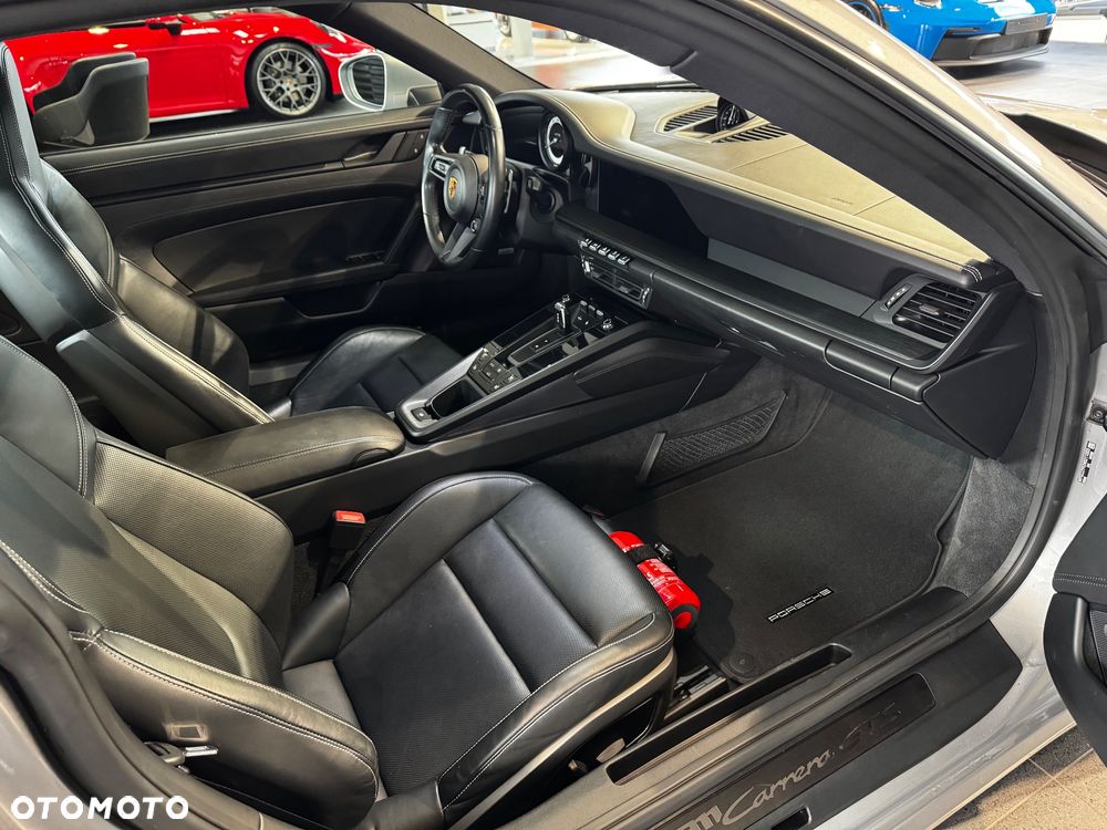 Porsche 911 Carrera GTS - 23