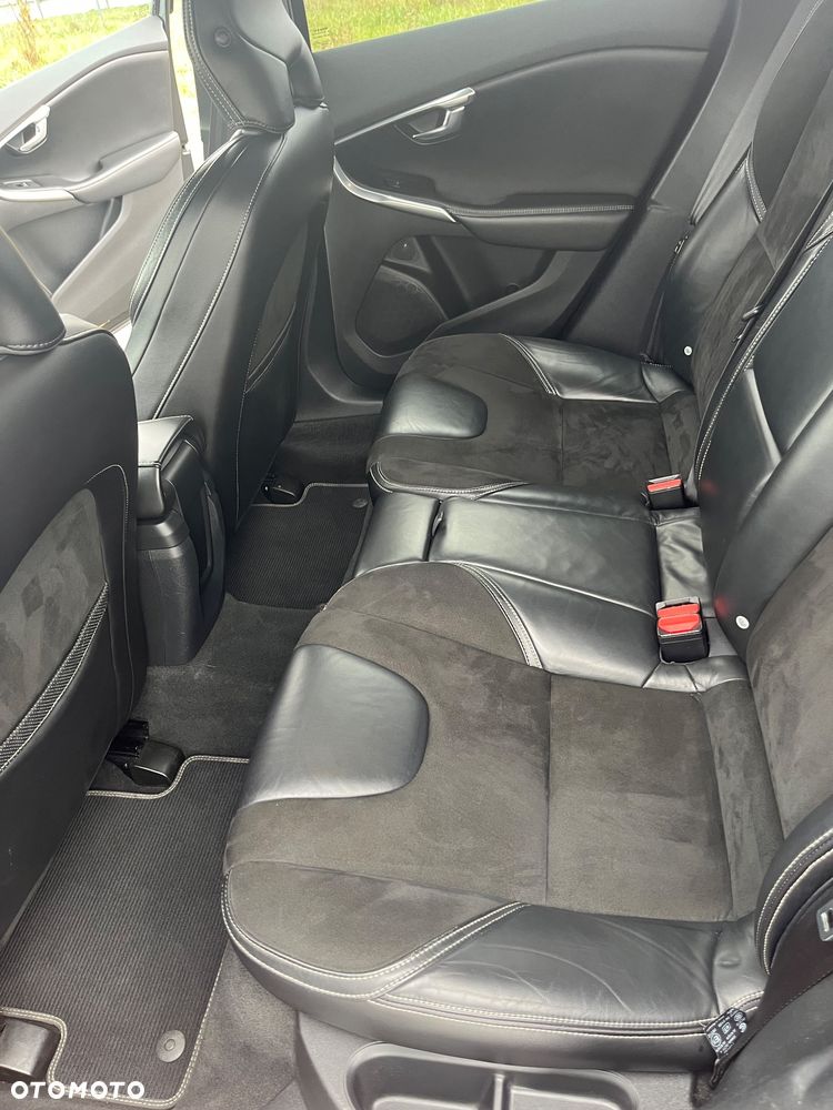 Volvo V40 D2 R-Design - 28