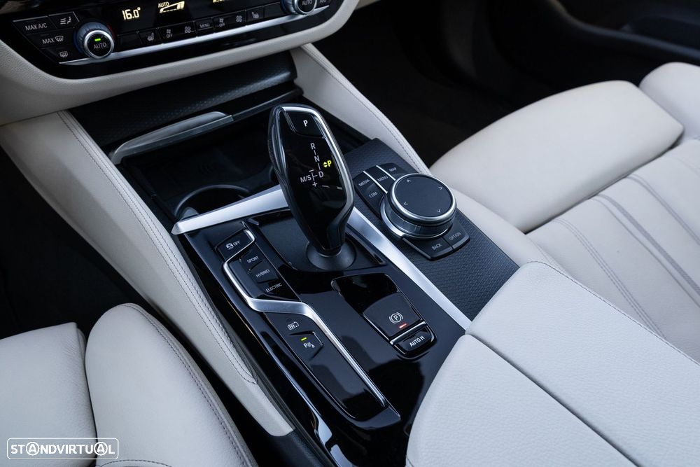 BMW 520 e Pack M - 22