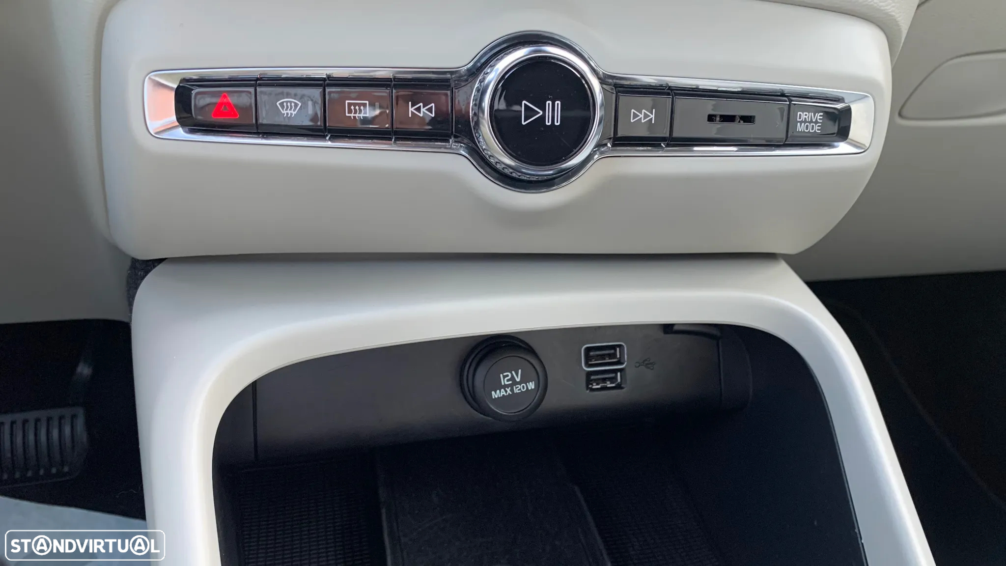 Volvo XC 40 2.0 D3 Momentum Plus Geartronic - 34
