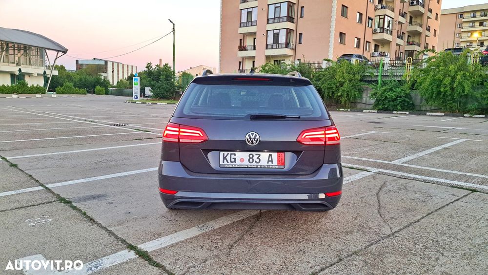 Volkswagen Golf - 9