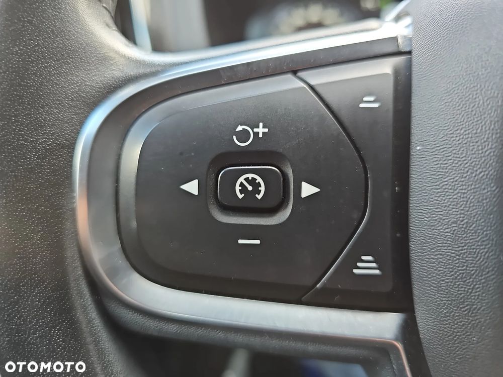 Volvo XC 60 B4 B Momentum Pro - 22