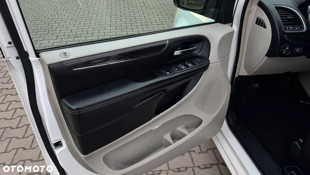 Lancia Voyager 2.8 Multijet 16v Platinum - 21