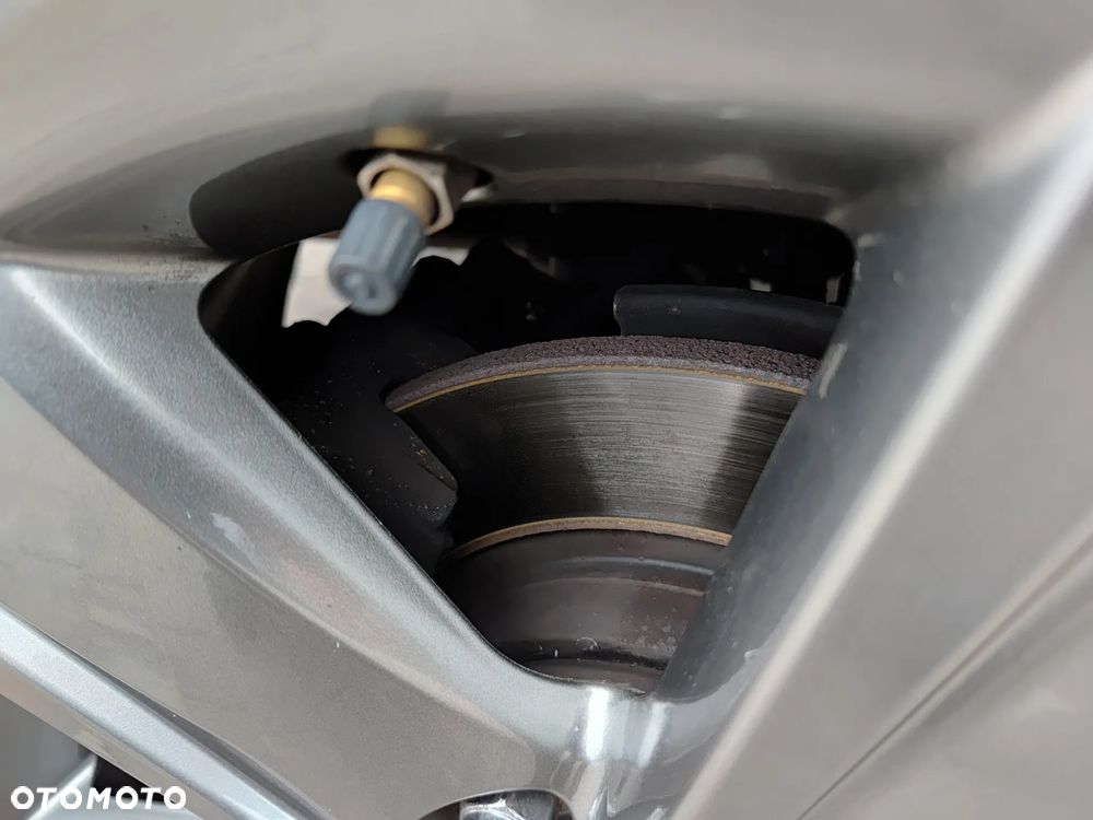 Toyota Avensis 1.8 Premium - 31