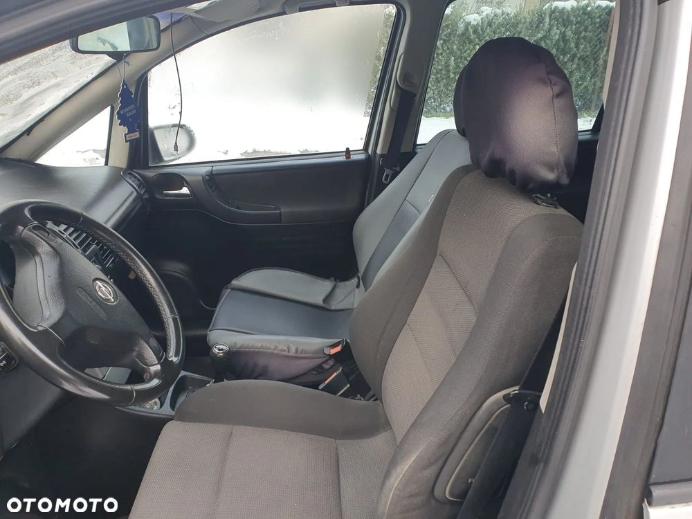 Opel Zafira 2.0 DTI - 9