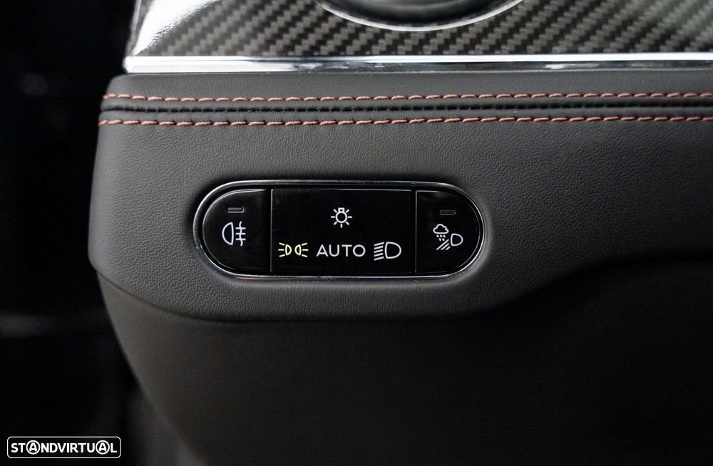 Bentley Flying Spur V8 Mulliner - 41