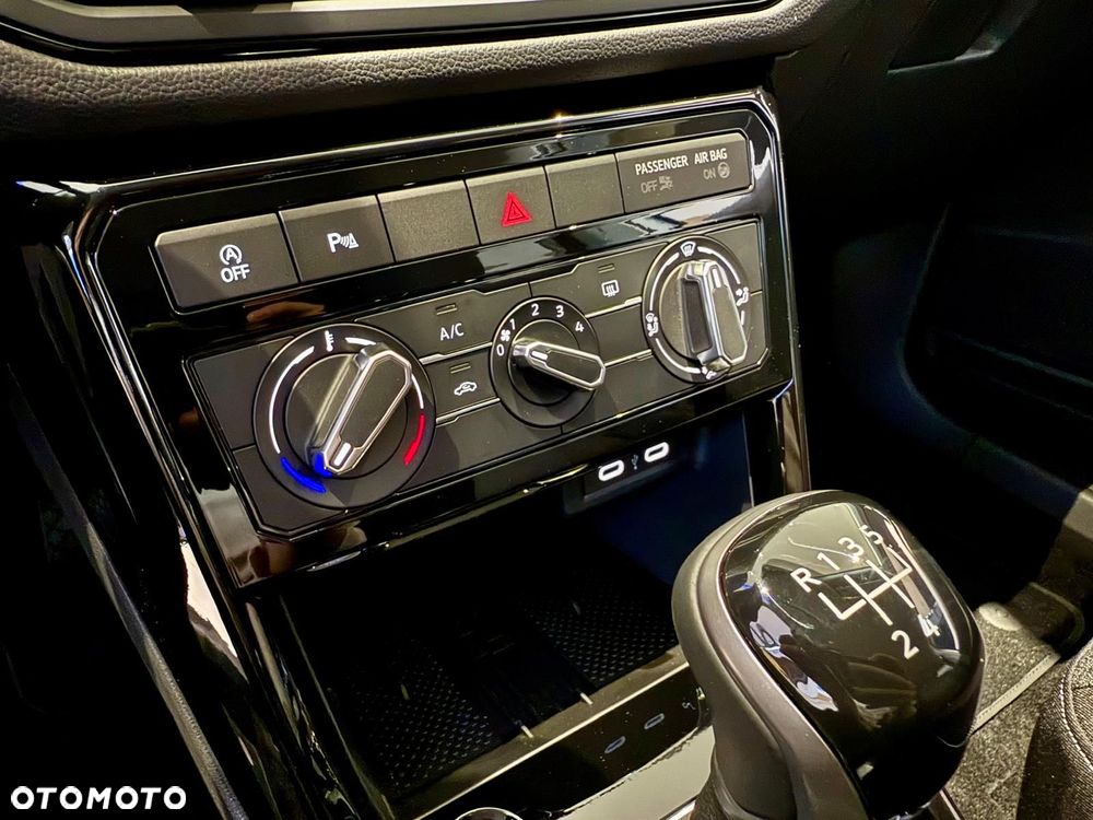 Volkswagen T-Cross - 18