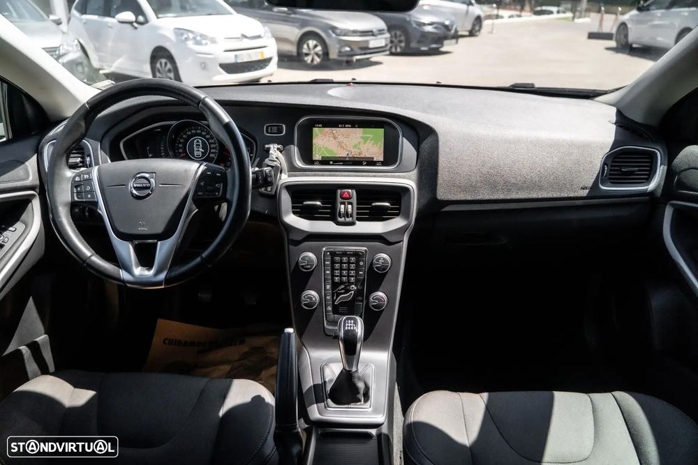 Volvo V40 Cross Country 2.0 D3 Momentum - 6