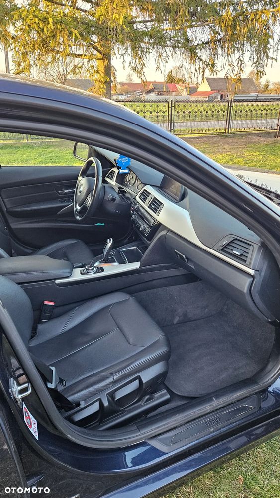 BMW Seria 3 320d xDrive - 13