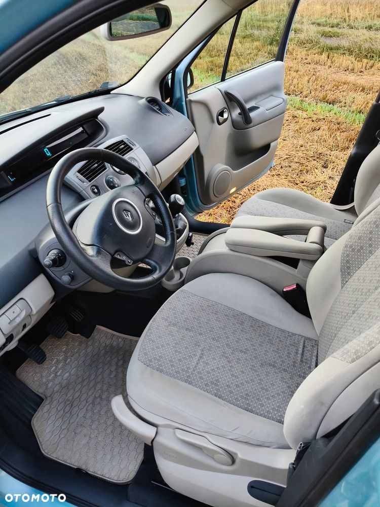 Renault Scenic 1.6 16V Infinity - 12