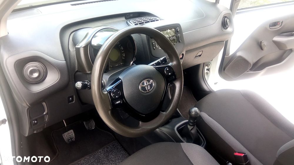 Toyota Aygo x - 19