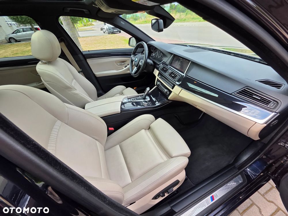 BMW Seria 5 530d xDrive Touring - 11