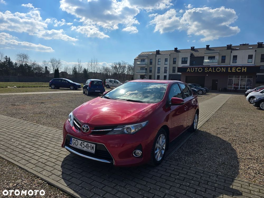 Toyota Auris 1.6 Premium + - 1