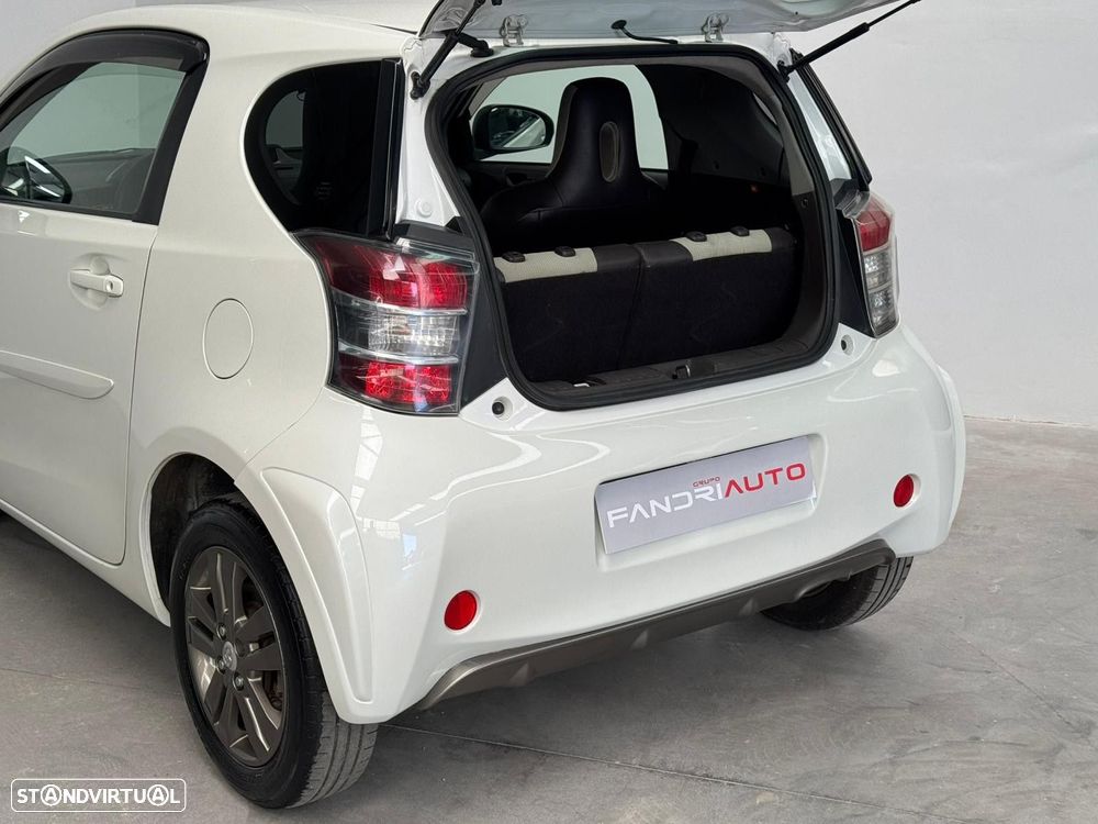 Toyota iQ 1.4 D-4D 2 EP - 17
