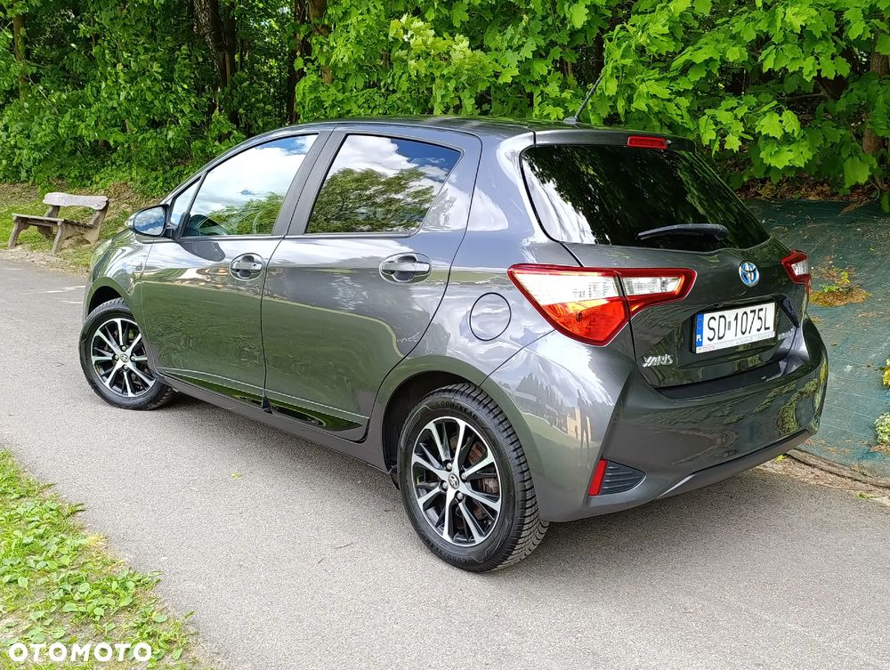Toyota Yaris Hybrid 100 Premium - 5