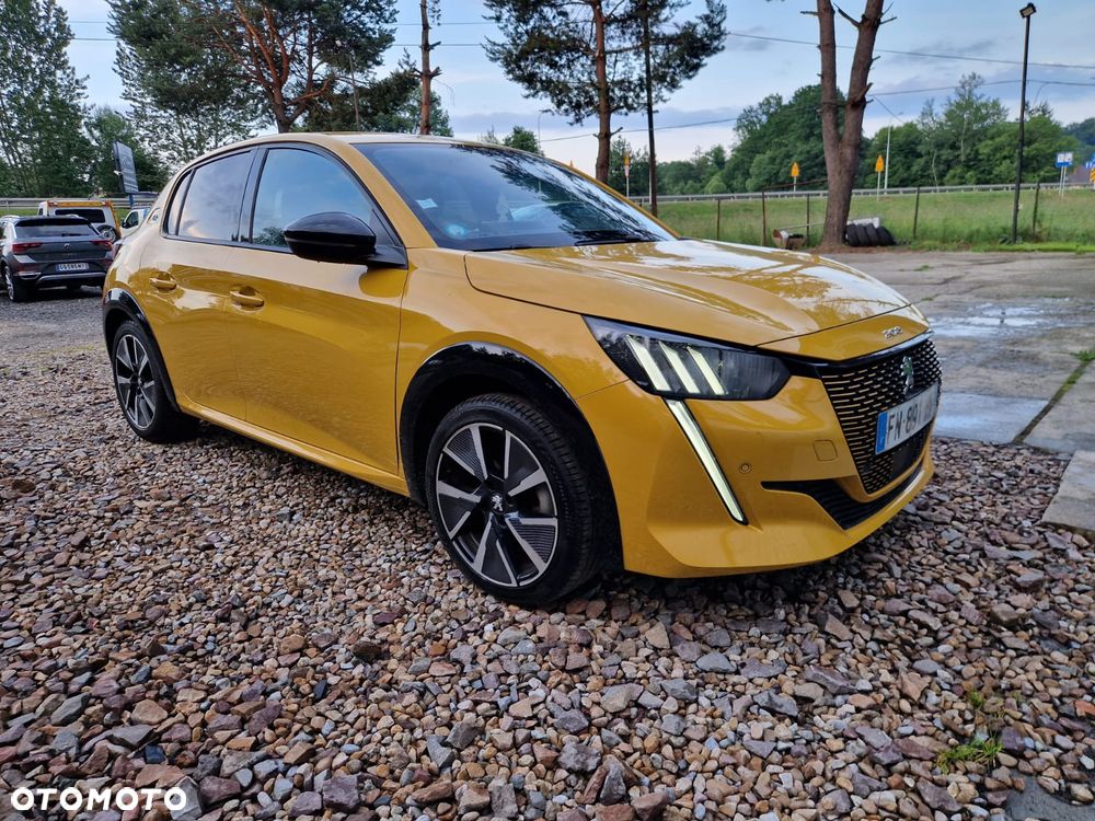 Peugeot 208 - 1
