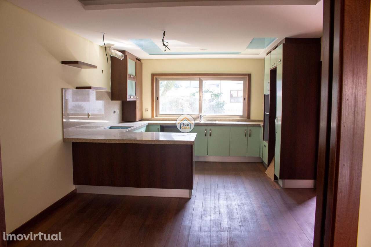 ✨ Oportunidade Única – Vivenda T4 junto ao GaiaShopping! ✨ - Grande imagem: 4/46