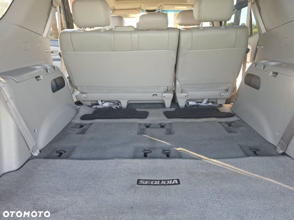 Toyota Sequoia - 21