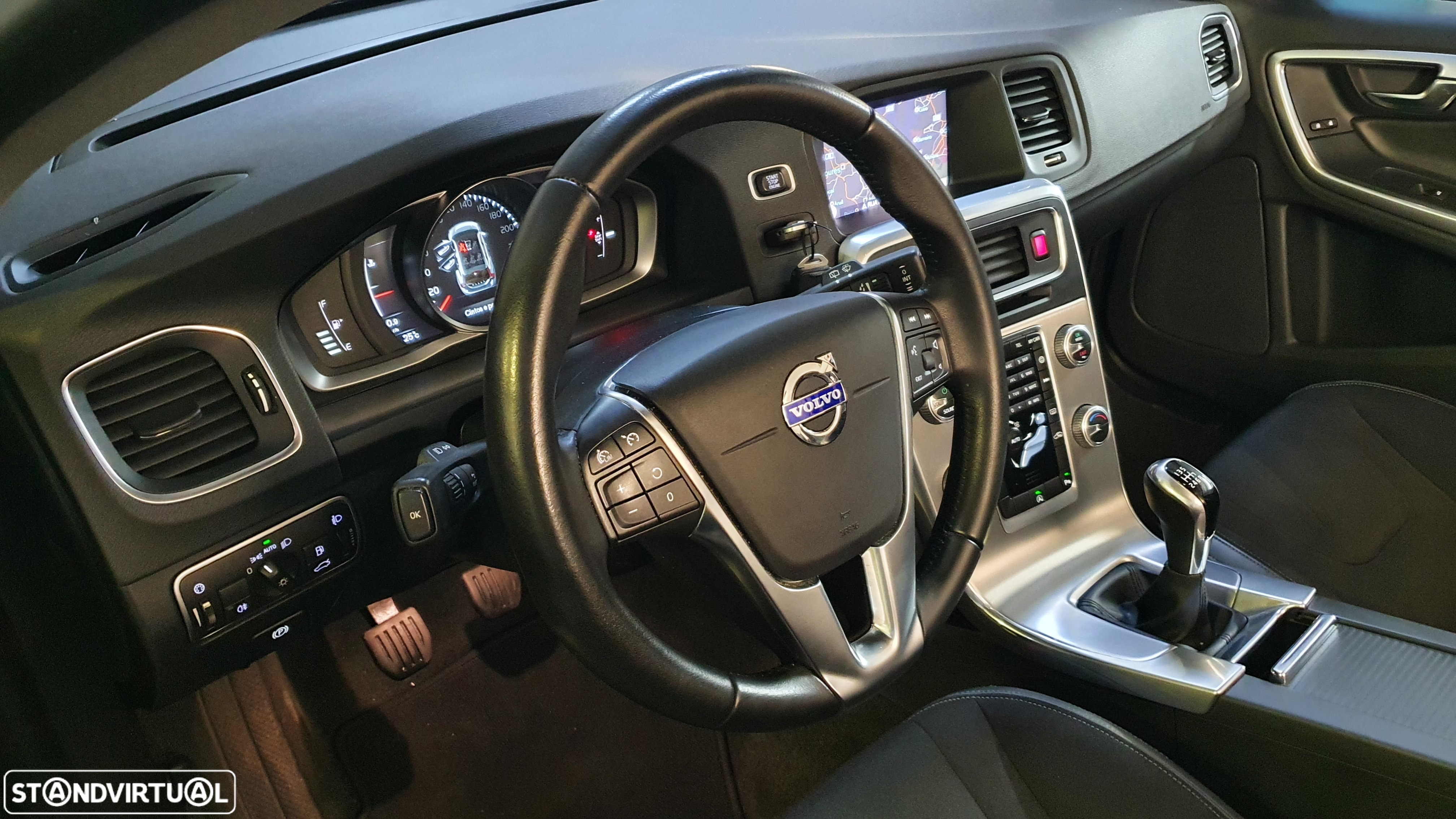 Volvo V60 2.0 D2 Momentum - 11