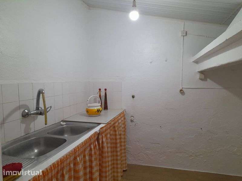 Moradia rés -do-chão com anexo de 2 pisos - Grande imagem: 5/8