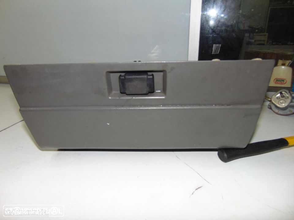 Opel Corsa 1º modelo porta-luvas - 1