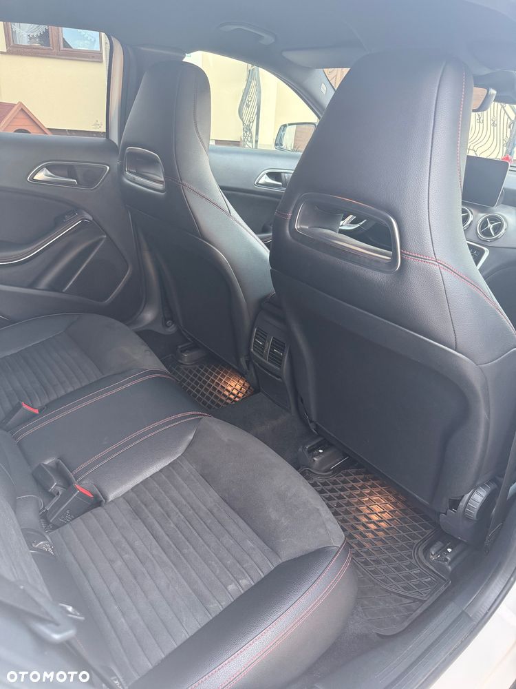 Mercedes-Benz GLA 200 7G-DCT AMG Line - 10