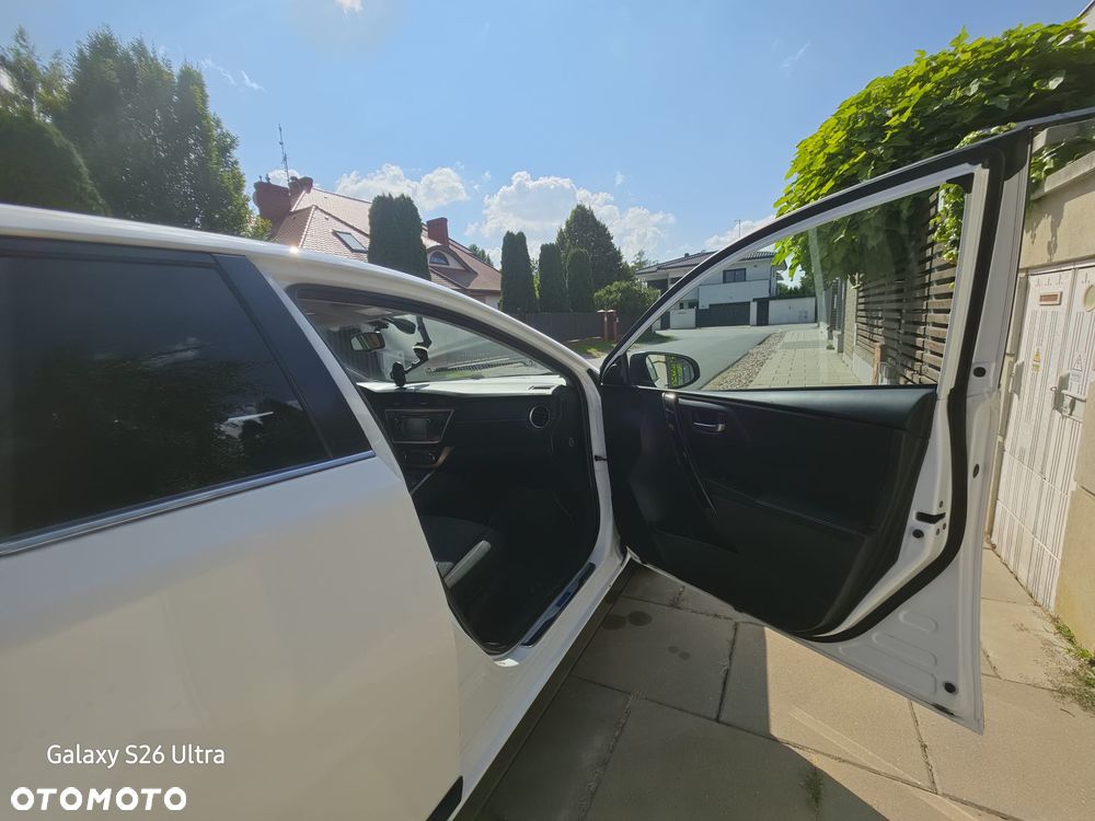Toyota Auris 1.8 HSD Luna - 11