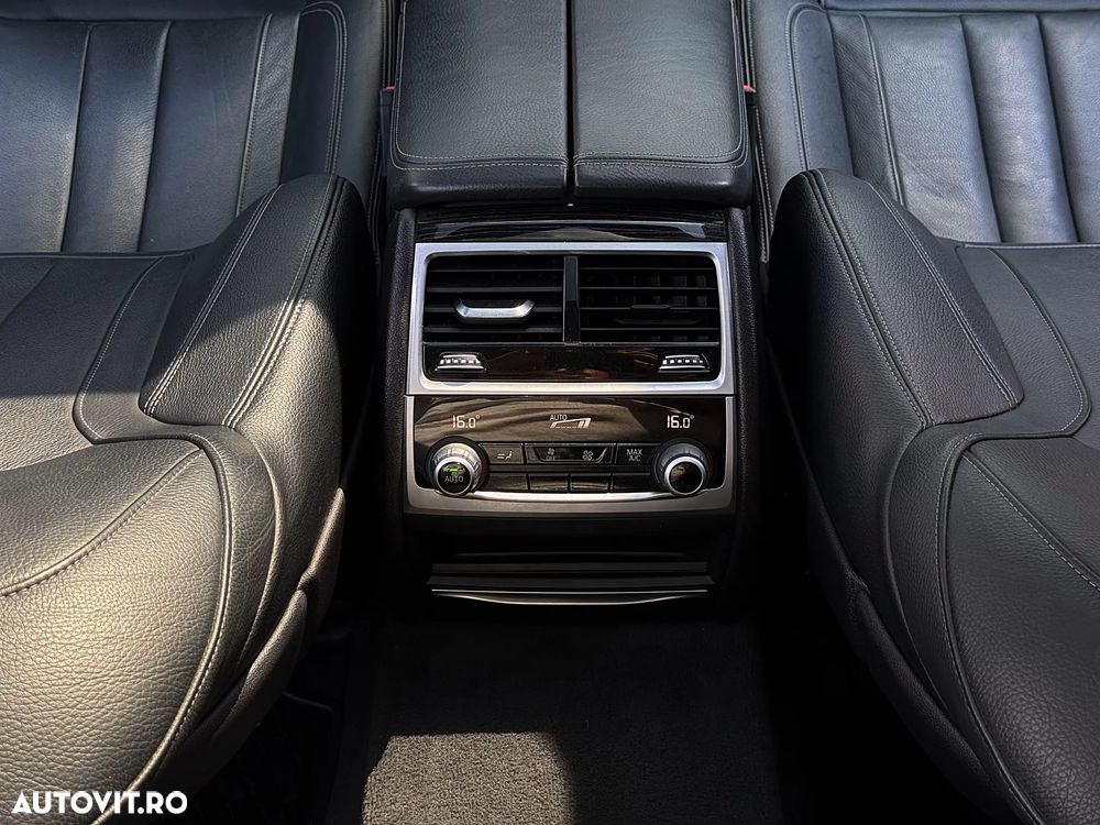 BMW Seria 7 740Li - 33