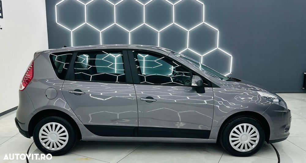Renault Scenic 1.6 16V 110 Authentique - 31