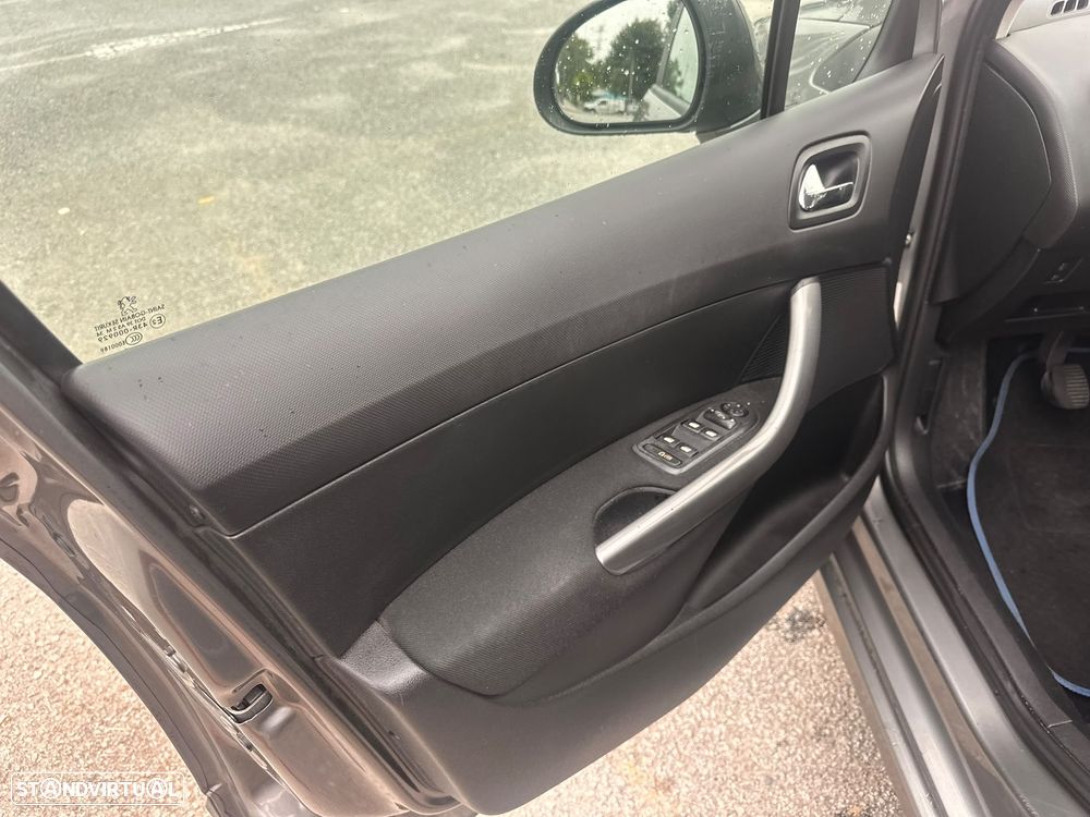Peugeot 308 SW - 11