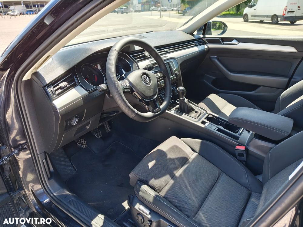 Volkswagen Passat 2.0 TDI Comfortline - 8