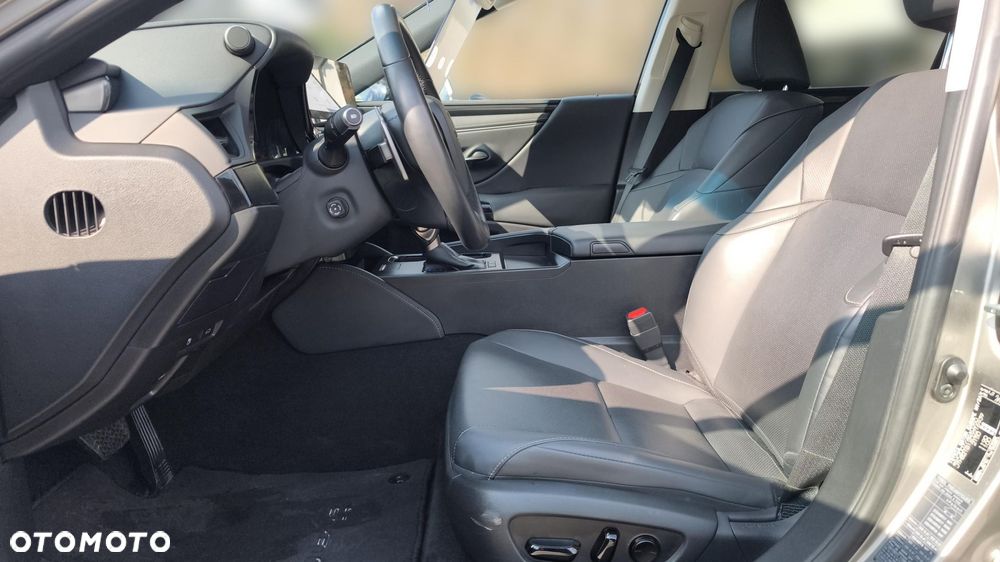 Lexus ES 300h Business Edition - 15