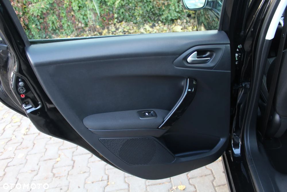 Peugeot 208 1.2 PureTech Allure - 16