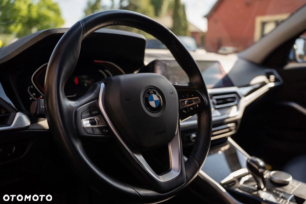 BMW Seria 3 330i Advantage sport - 10