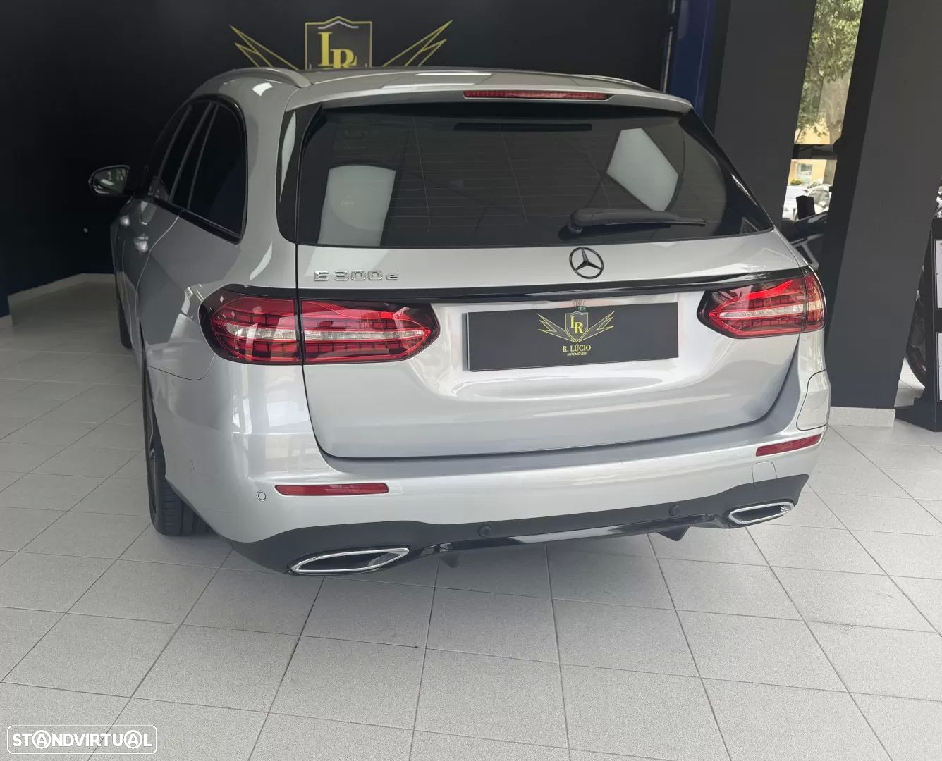 Mercedes-Benz E 300 e AMG Line - 14