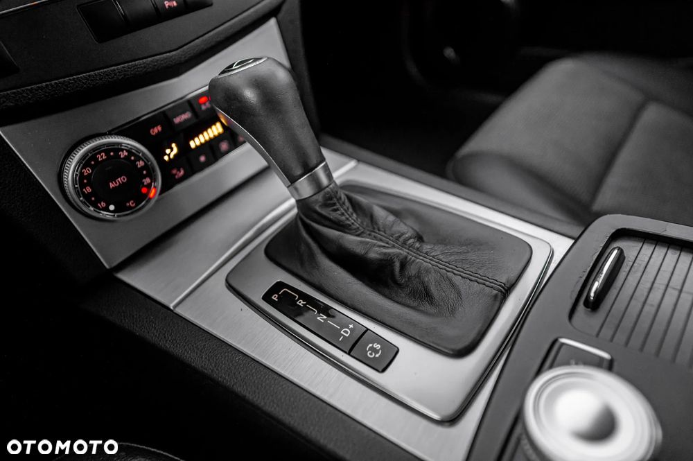 Mercedes-Benz Klasa C 200 7G-TRONIC Avantgarde Edition - 34